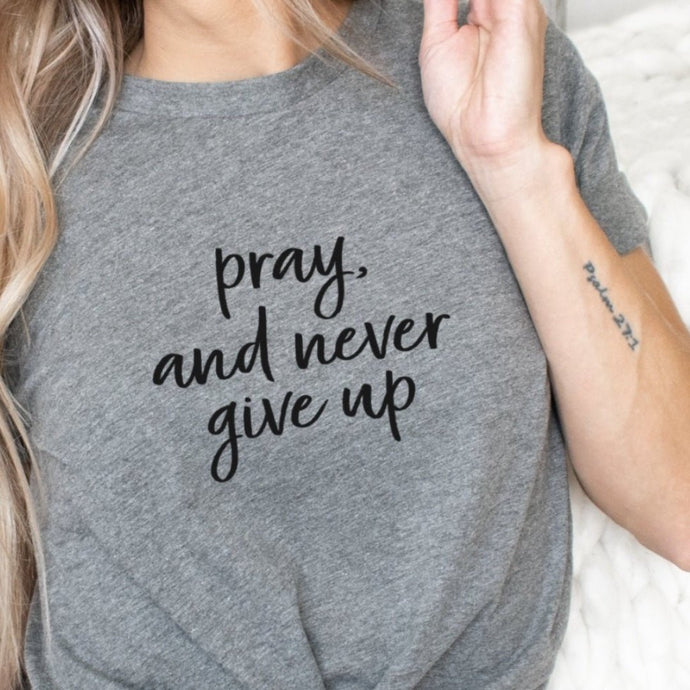 Pray, and never give up T-shirt - Grey - Be Kind 2 Me